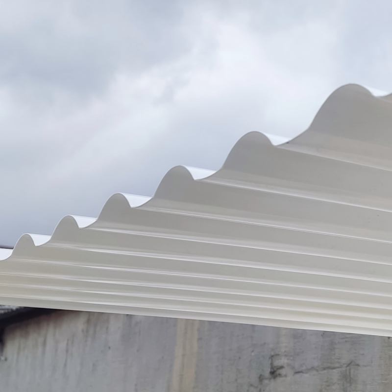 Хвилястий полікарбонат SUNTUF Omega 0,8 мм Smart Ice 900x2000 мм